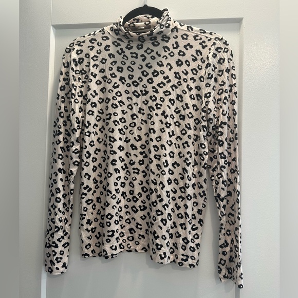 Cheetah Turtleneck - Picture 1 of 2